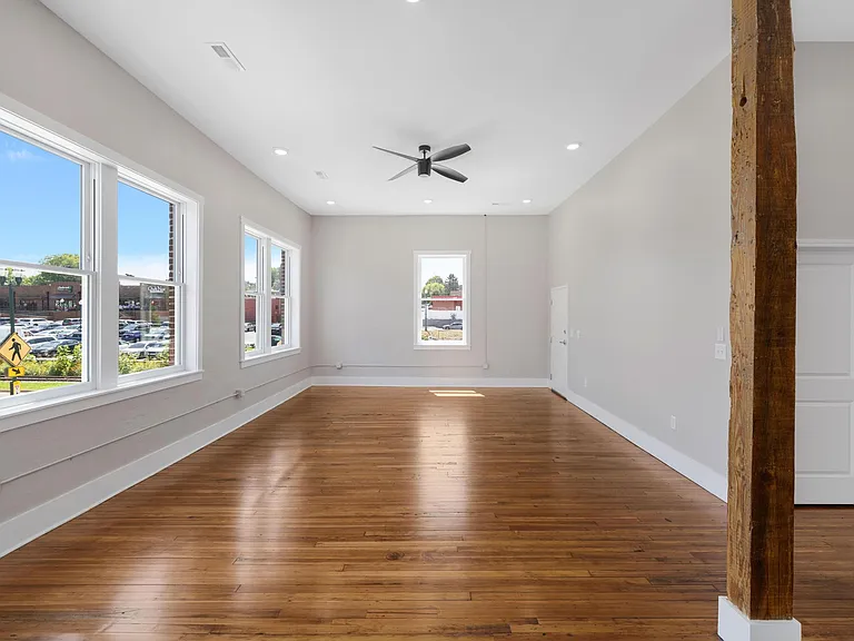 204 W State Of Franklin Rd #201 — Photo 8