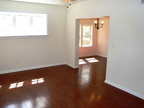 4th image of 49 Manor Ave