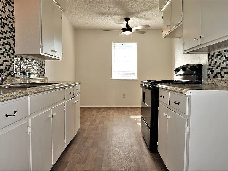 1028 Starlite Dr — Photo 7
