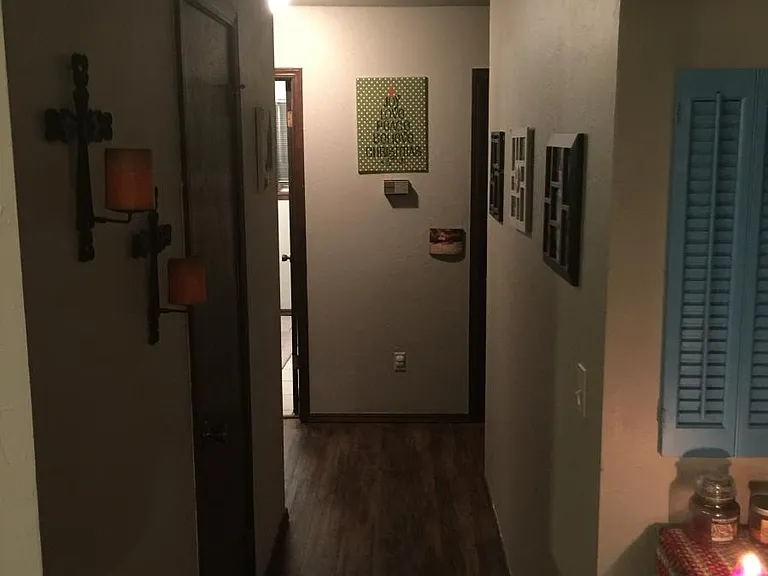 Hall to bedrooms 3&4 plus master