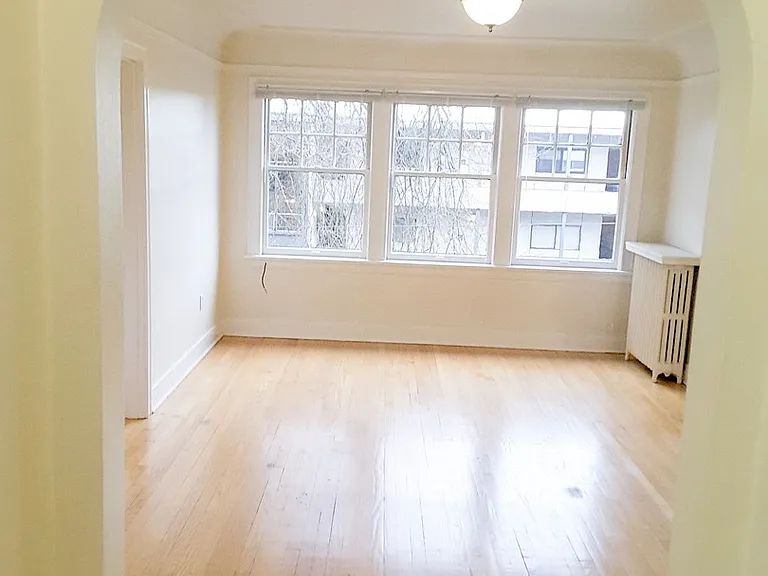 316 E Harrison St — Photo 7