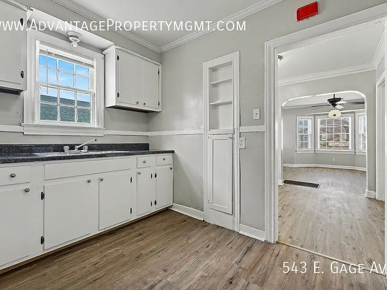 543 E Gage Ave — Photo 9