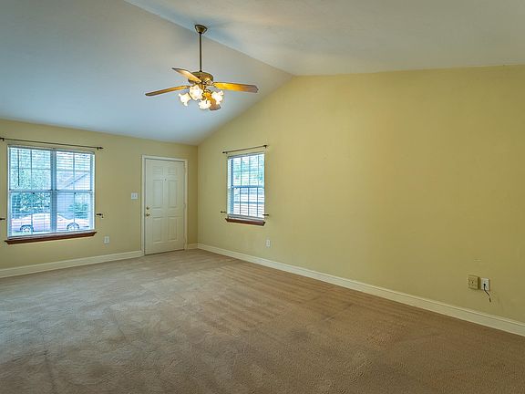 3rd image of 4212 Red Oak Dr