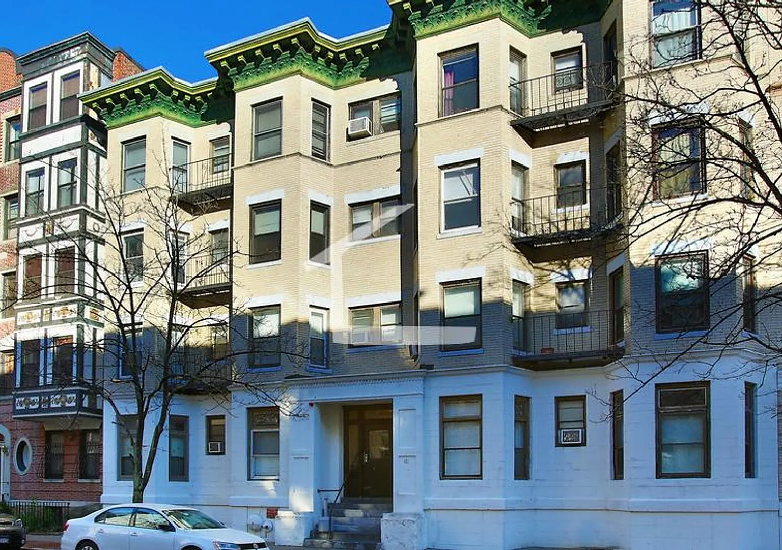 Nice 1 bed in Fenway — Photo 4