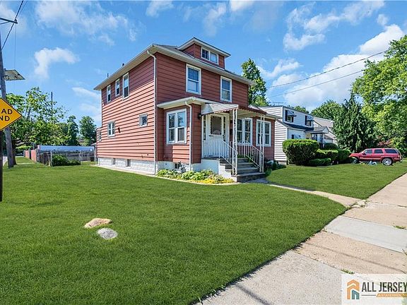 5th image of 483 Jaques Ave