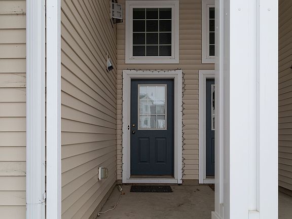 2nd image of 11915 Emery Village Dr N