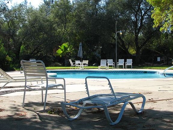5th image of 4149 Lakeside Dr