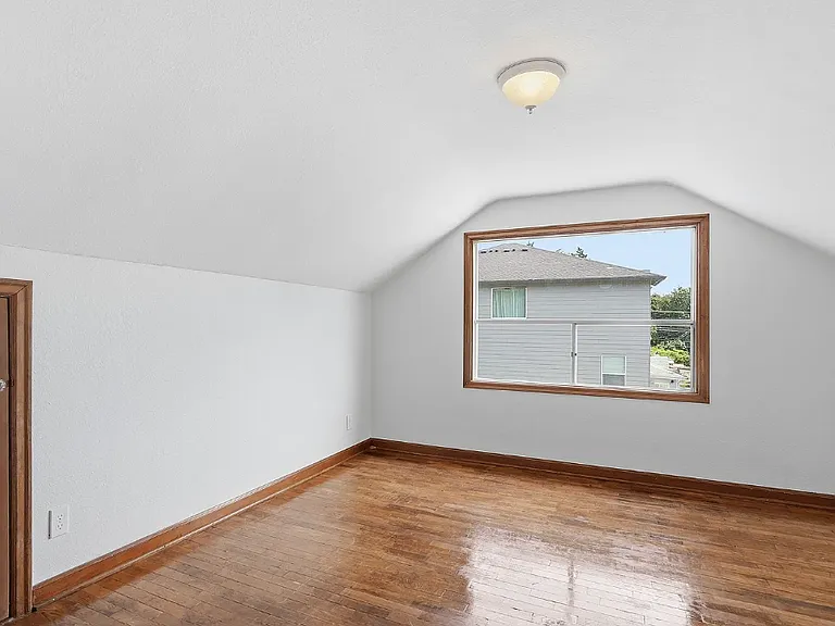 131 NW 11th Ave — Photo 21