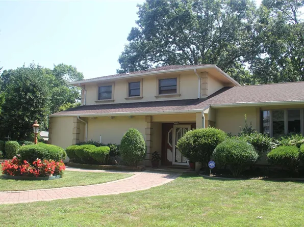 92 Nathalie Ave, Amityville, NY 11701