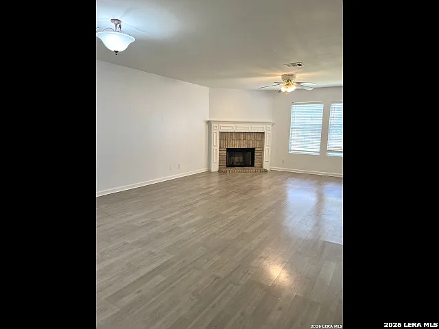 3 bed, 2.5 bath, 1988 sqft, $1,995 — Photo 4