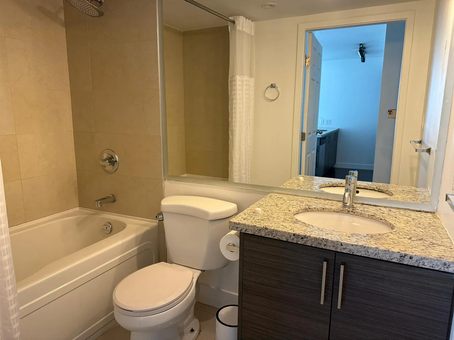 2 bed, 955 sqft, $3,600 — Photo 4