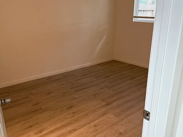 936 Princess Dr — Photo 9