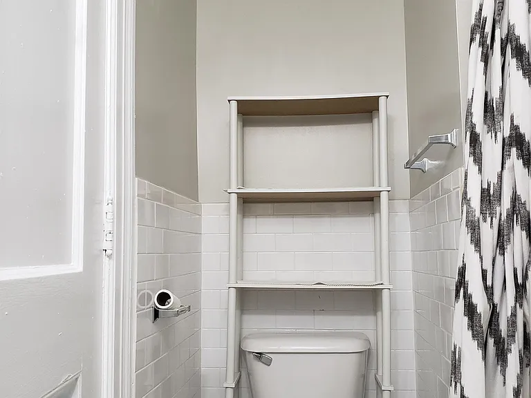 1324 Locust St — Photo 3