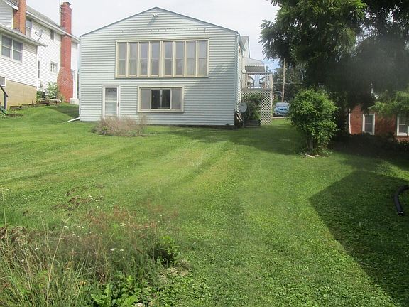 3rd image of 111 Rainbow Ave