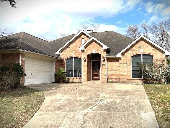 2nd image of 1815 Rustic Oak Ln