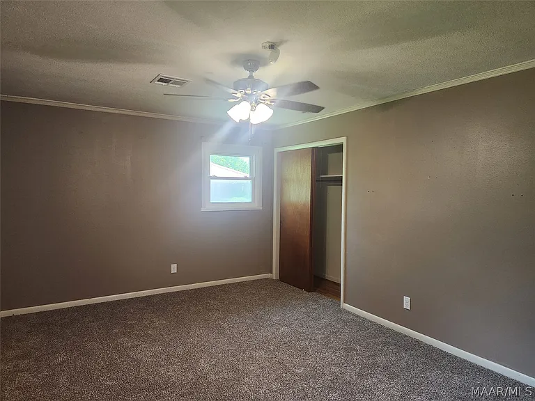 1203 Oates Rd — Photo 37