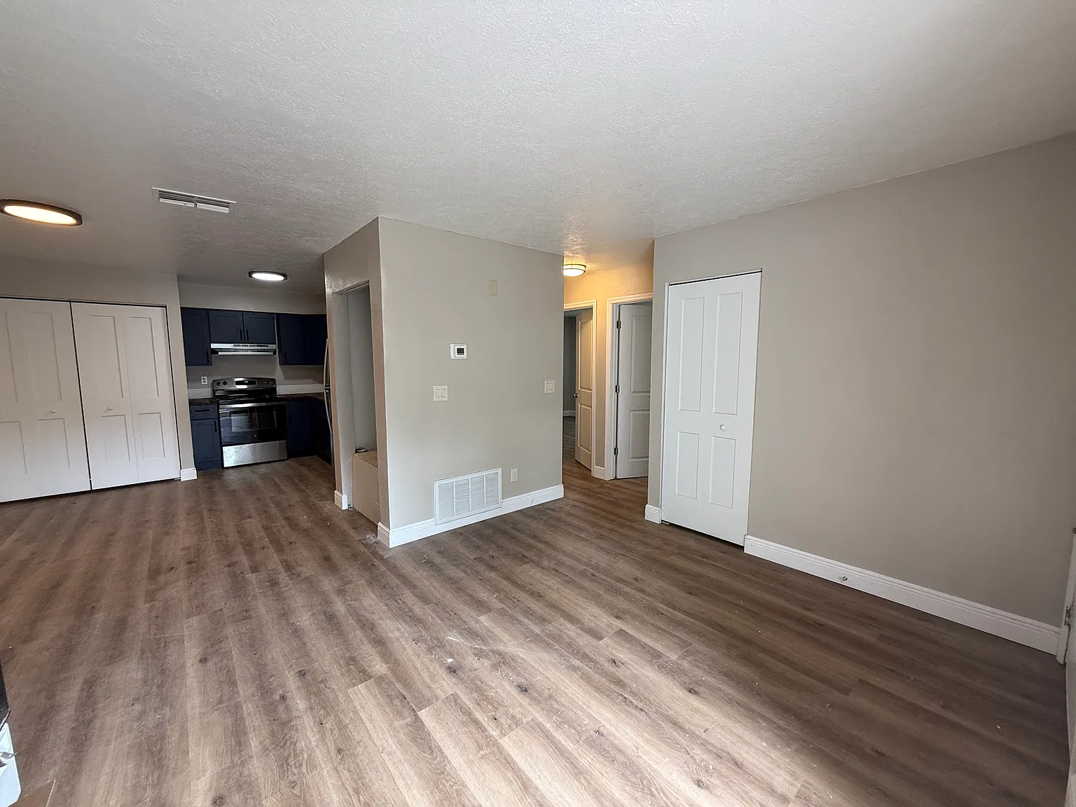 2 bed, 900 sqft, $1,300 — Photo 2