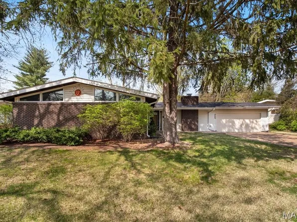 3105 Newgate Dr, Florissant, MO 63033