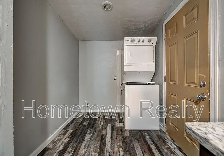 1801 E Madison St — Photo 31