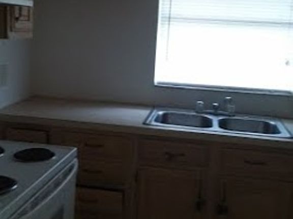 3rd image of 920 Cypress Ave