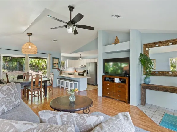 81 Lae St, Paia, HI 96779