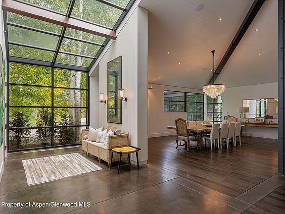 5th image of 28 Maroon Dr