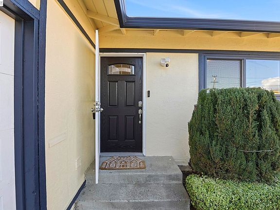 3rd image of 14297 Tiburon Rd