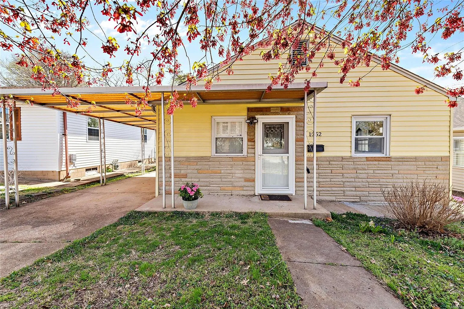 1352 Kraft St photo 1