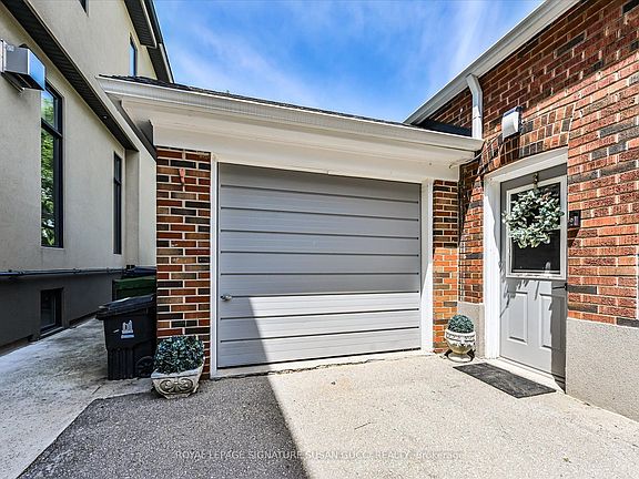 3rd image of 34 Ferris Rd