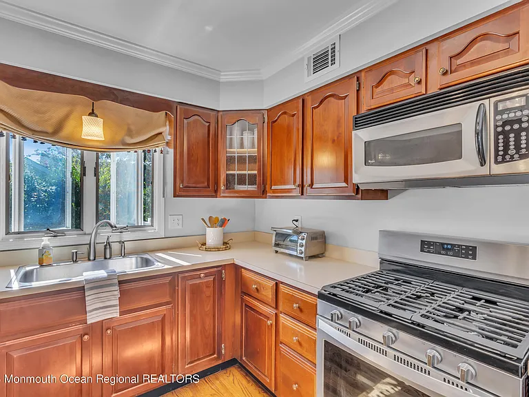 608 Brielle Ave — Photo 13