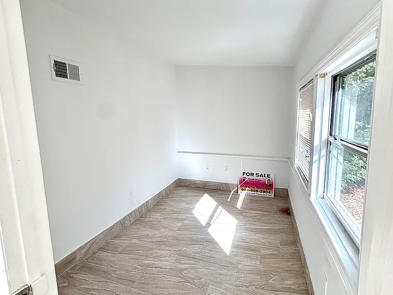 16 Aviles Dr — Photo 2