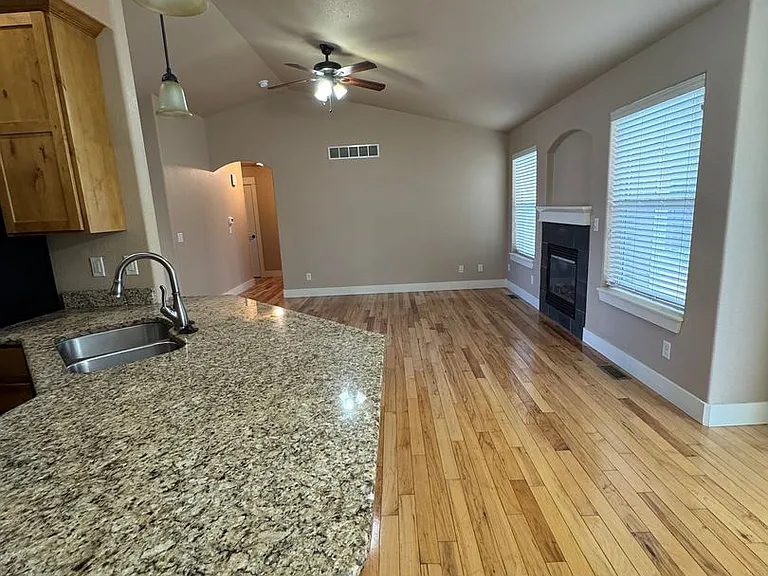 4249 Woodlake Ln — Photo 4