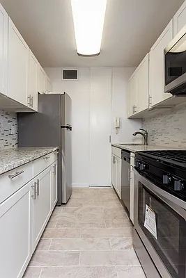 Rented by Akam Sales and Brokerage | media 8