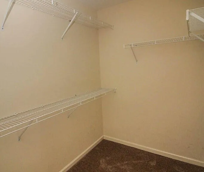 246 Farmington Dr W — Photo 26