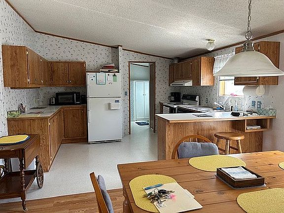 5th image of 633 Barefoot Ln