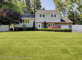44 Stratford Dr, Manalapan, NJ 07726