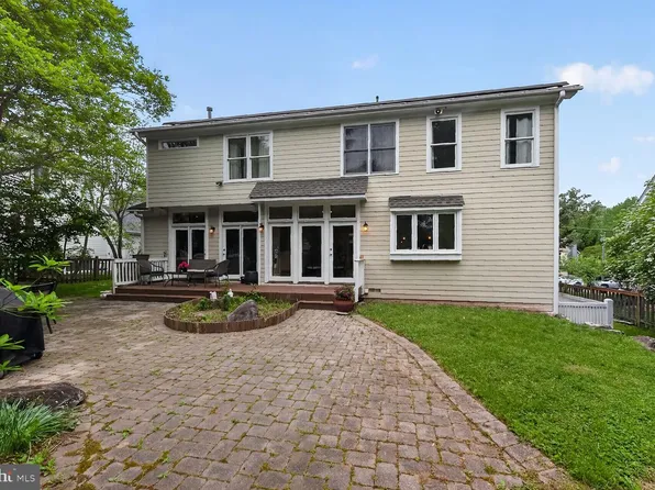 303 Talahi Rd SE, Vienna, VA 22180