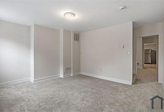2nd image of 448 Saint Mary St