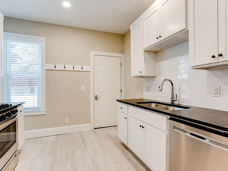 941 Goodrich Ave — Photo 14