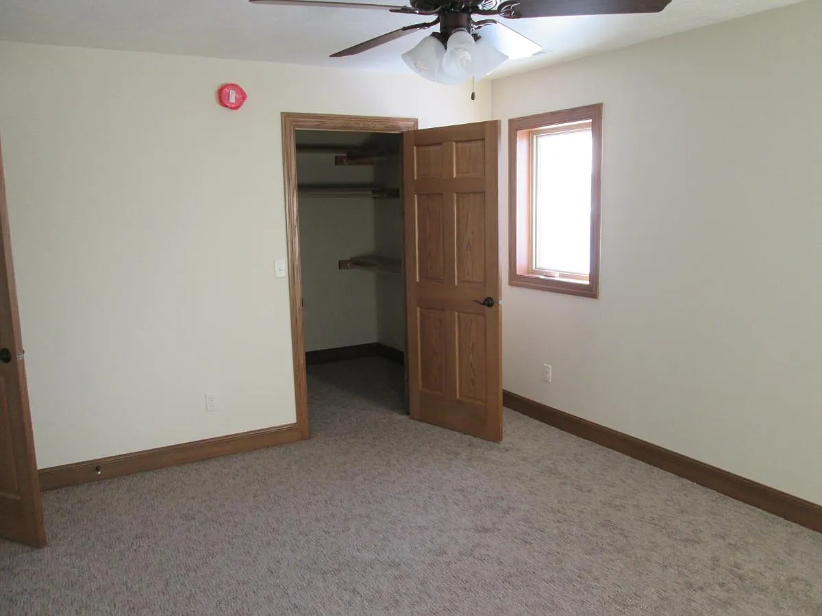 1 bed, 925 sqft, $1,050 — Photo 3