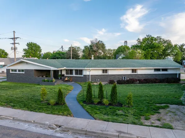 405 E 3rd St, Oakley, KS 67748
