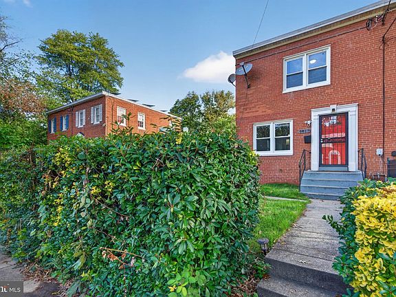 2nd image of 1017 Booker Dr
