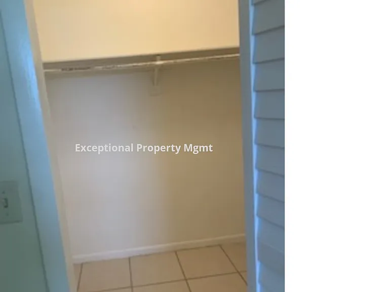 810 NE 8th St — Photo 9