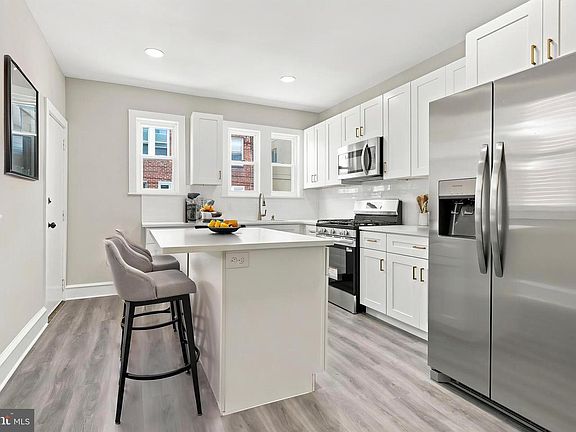 3rd image of 1743 W Colonial St