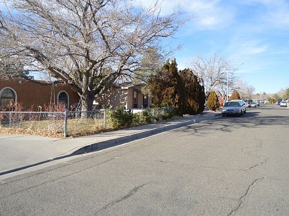 5th image of 717 La Charles Dr NE