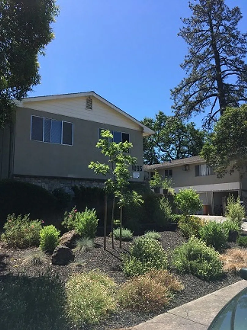 1095 Crinella Court — Photo 1