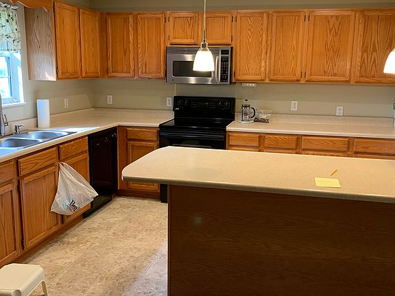 3rd image of 559 Keene Cir