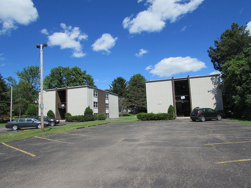 1st image of 158 James Ave APT 1
