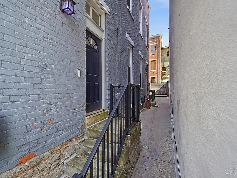 3 bed, 2486 sqft, $2,700 — Photo 3
