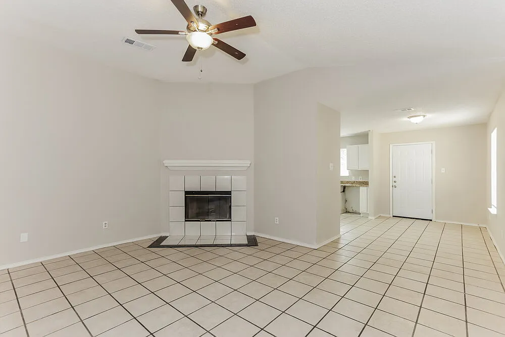 4 bed, 2.0 bath, 1461 sqft, $2,030 — Photo 4